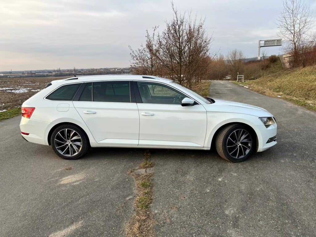 ŠKODA SUPERB III 2.0tdi DSG L&K z boku