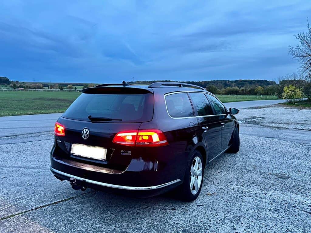 VOLKSWAGEN PASSAT B7 2,0TDI 103 KW kombi