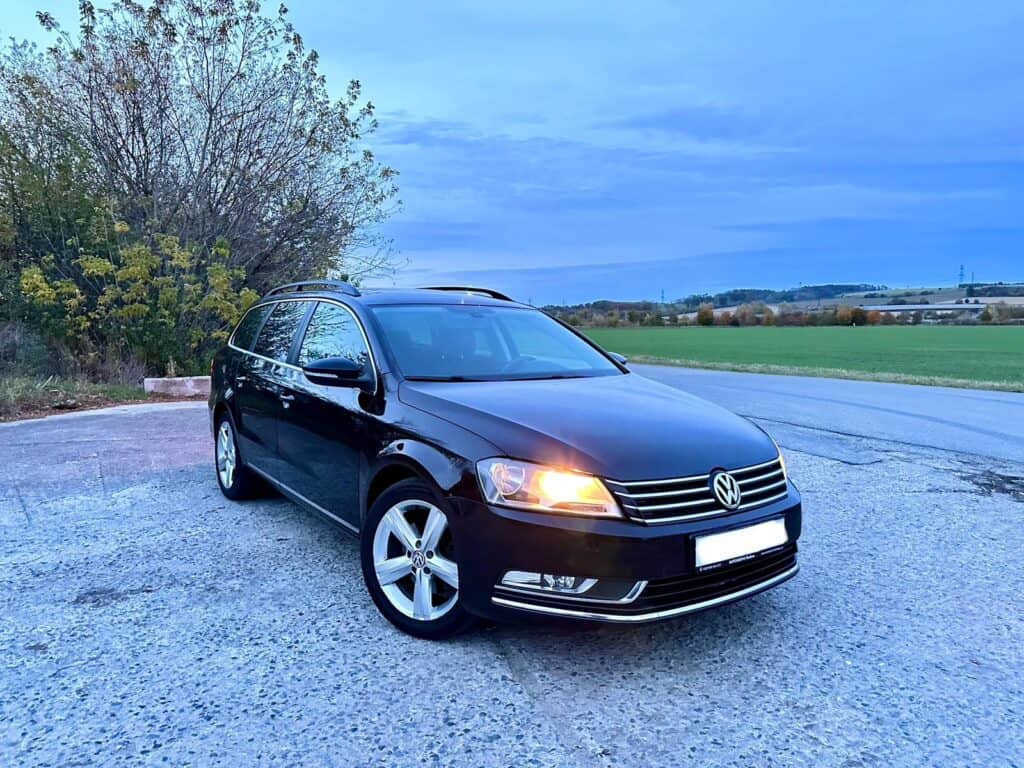 VOLKSWAGEN PASSAT B7 2,0TDI 103 KW kombi