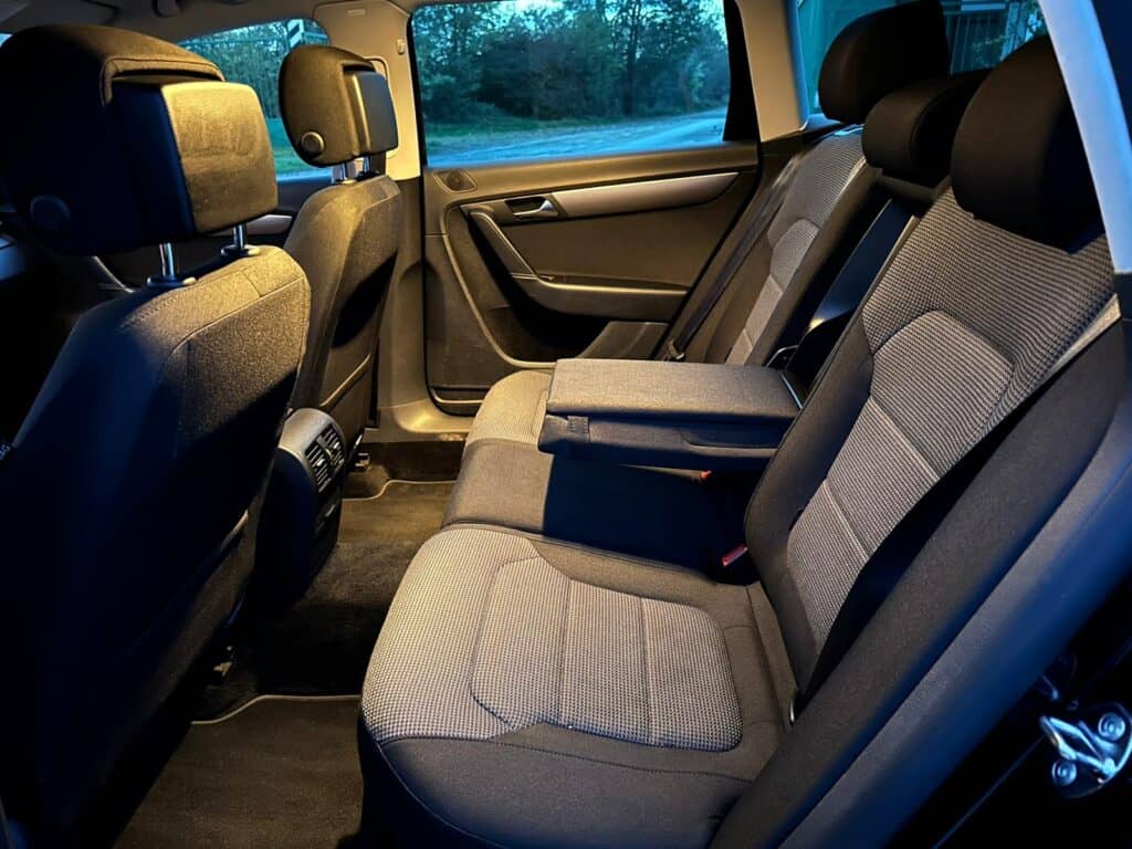 VOLKSWAGEN PASSAT B7 2,0TDI 103 KW kombi