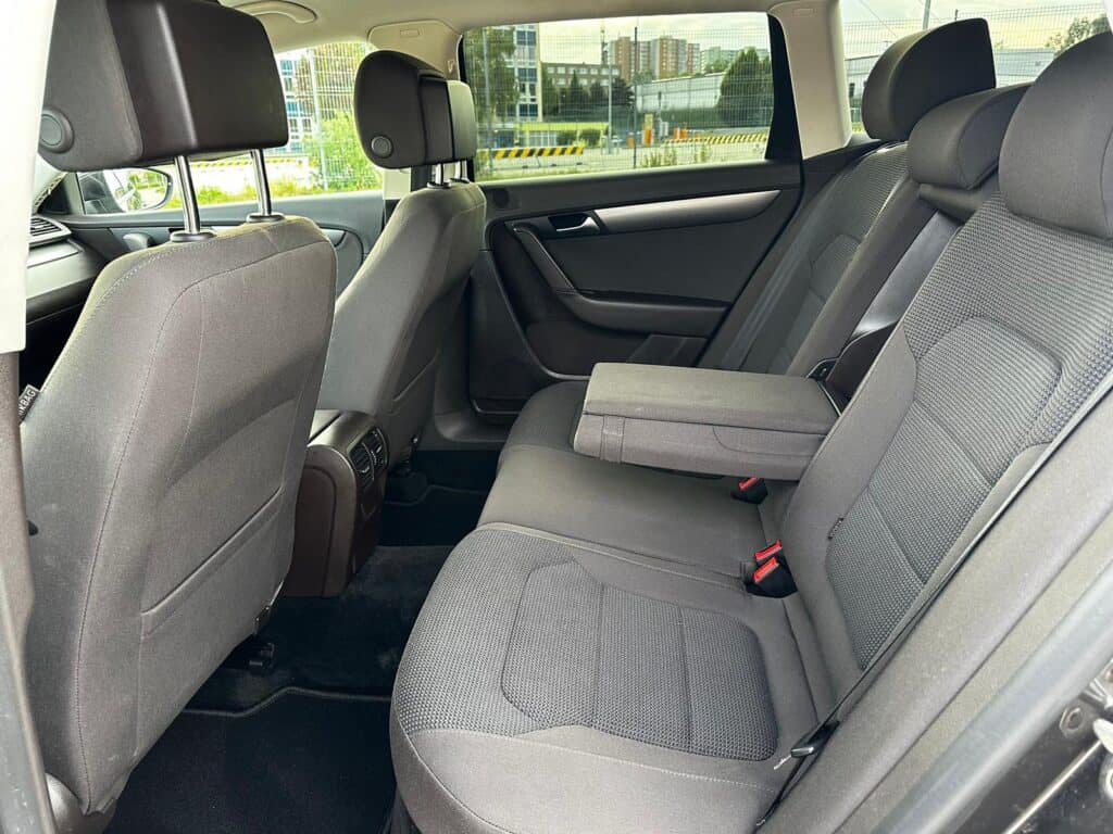 VOLKSWAGEN PASSAT B7 2,0TDI 103 KW kombi new 9