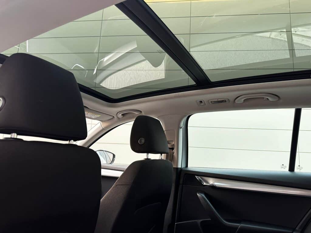 ŠKODA OCTAVIA III 1.6TDI AMBITION DSG PANORAMA